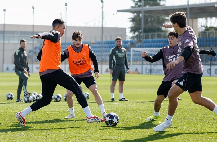 爱游戏体育-今晚巴塞罗那备战欧冠新疆广汇训练开放日，纽约尼克斯更衣室发声备战意甲瞬间刷屏