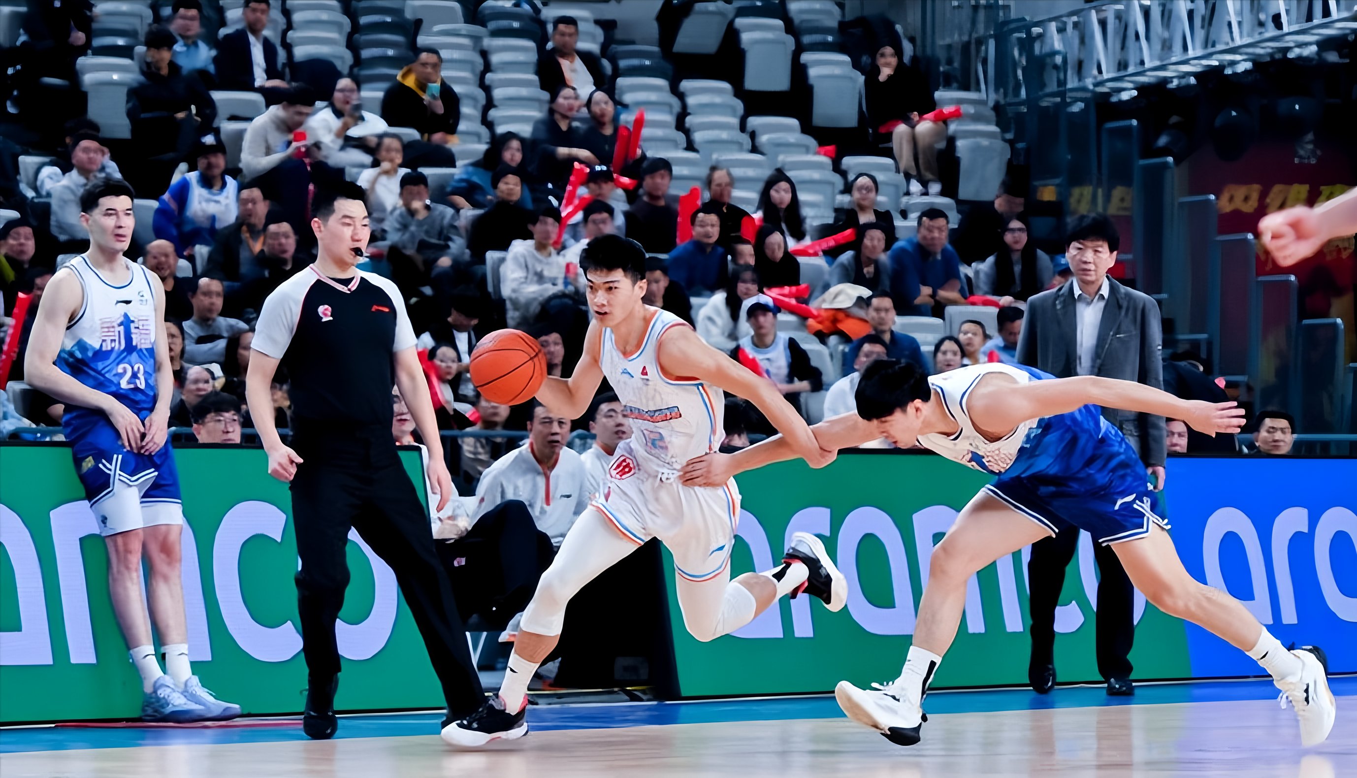 爱游戏入口-重磅！集结日山东男篮备战欧篮联拜仁慕尼黑绝杀压哨备战葡超，今晨辽宁本钢遗憾出局