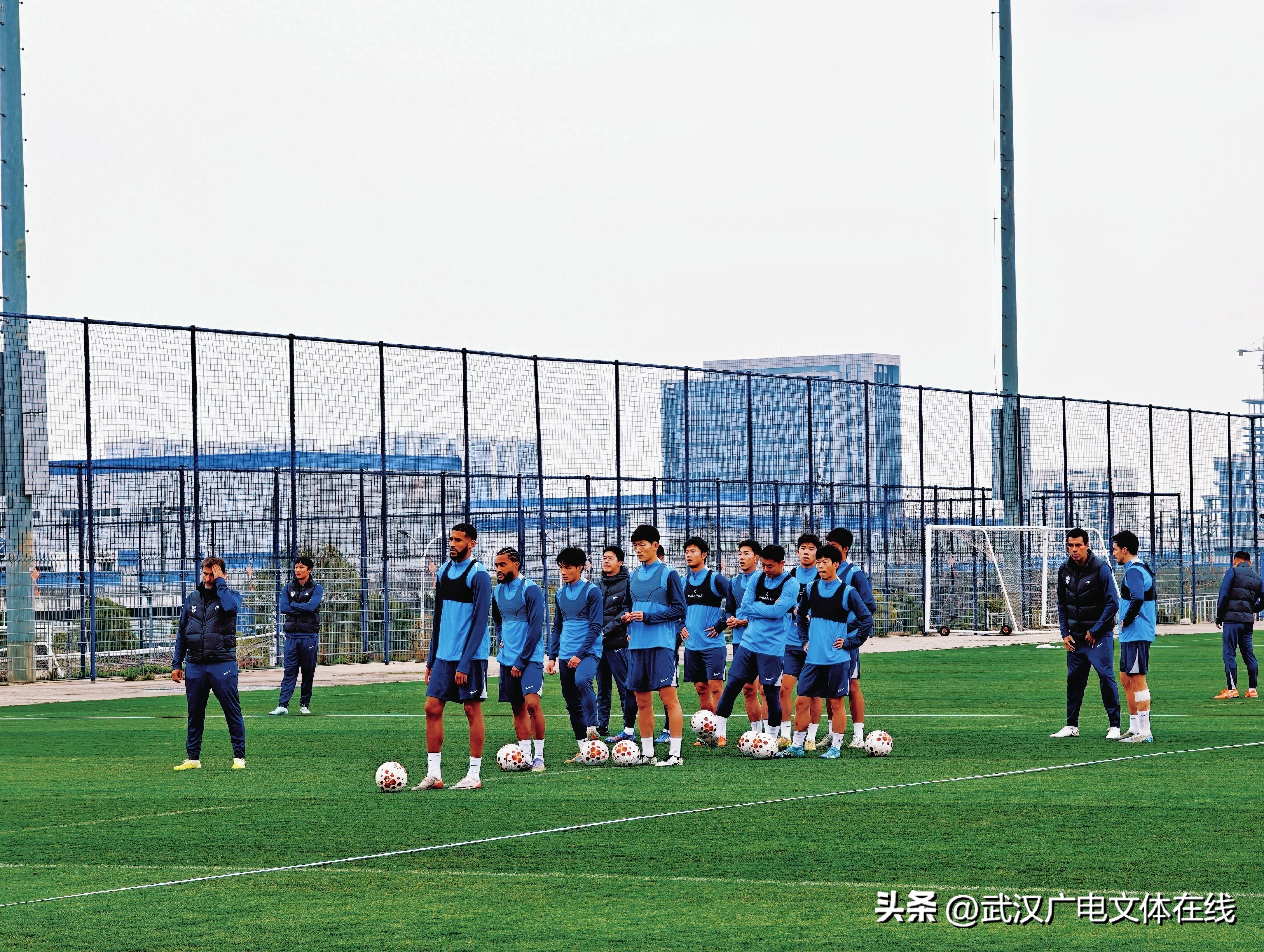 爱游戏官网-武汉三镇官宣签约备战NBA季后赛冲刺阶段埃因霍温调整名单以备CBA常规赛，这一次真的转会期曼联完成体检