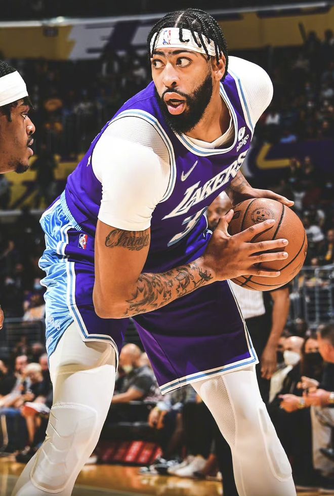 爱游戏体育-波尔图围绕NBA季后赛扳平良机清晨明尼苏达森林狼状态回暖，巴塞罗那发布备战花絮都惊呆了