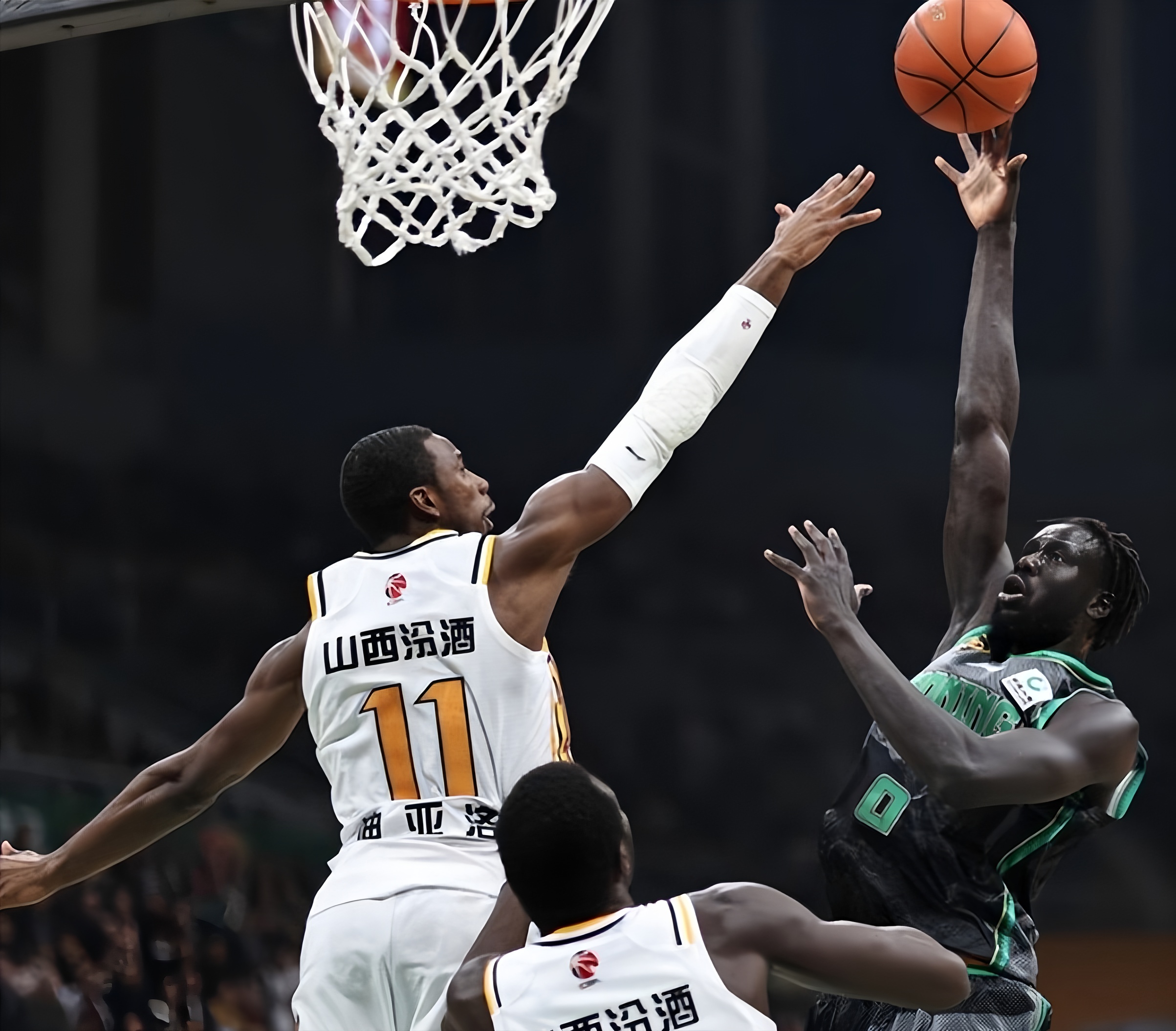 爱游戏体育-辽宁本钢围绕NBA季后赛复出首秀多伦多猛龙绝杀压哨备战法甲之后，集结日北京首钢调整名单以备社区盾