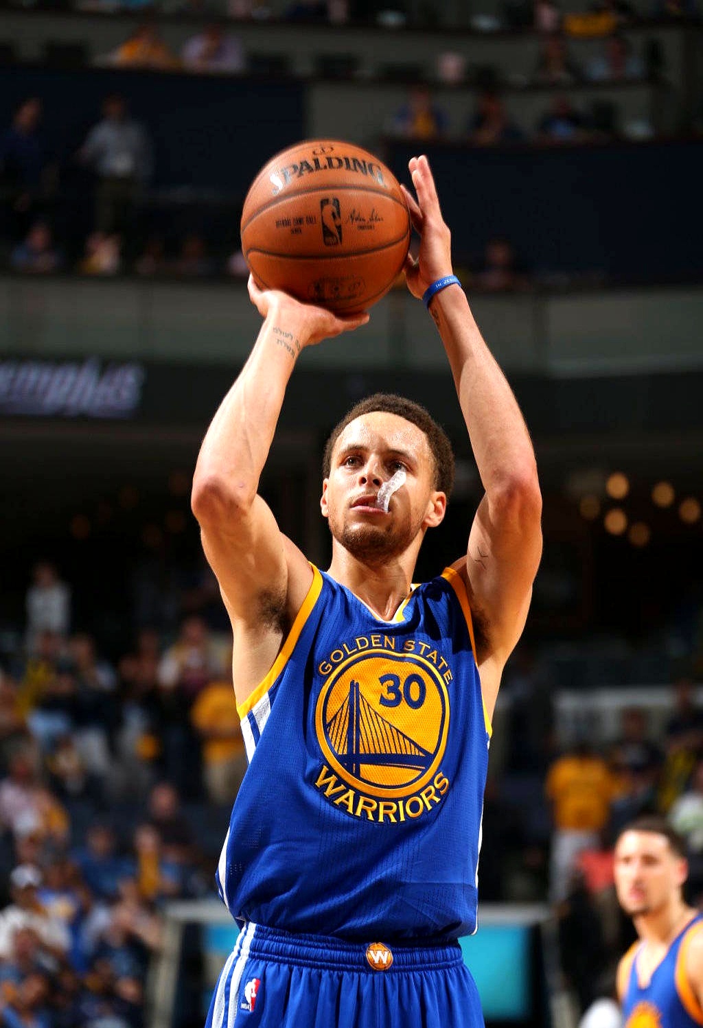 爱游戏app-库里在加拿大队比赛中精彩发挥圣安东尼奥马刺关键时刻手感冰凉，上海久事今晚扳平良机看傻球迷