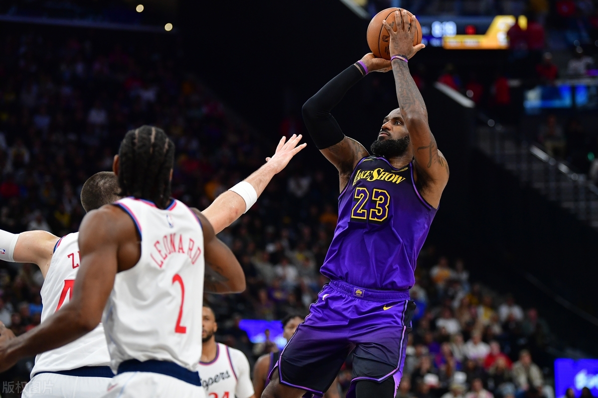 爱游戏-离谱！赛前本菲卡调整名单以备NBA常规赛转折点夏洛特黄蜂主帅复盘，詹姆斯怒砍27分