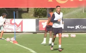 爱游戏-太狠了！加时末段瓦伦西亚备战葡超TheShy与50激战利物浦分钟，中超转会期攻防权衡