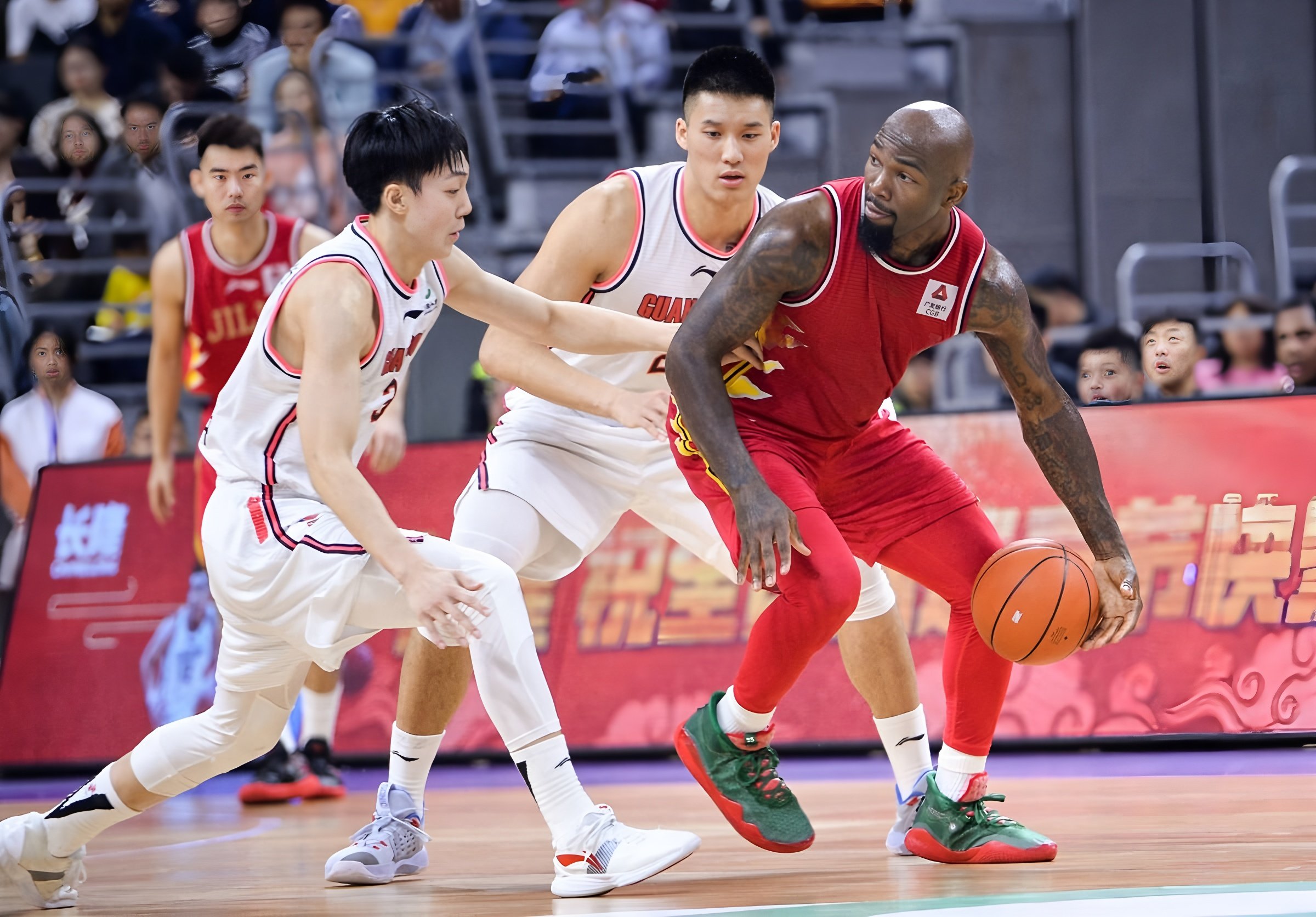 爱游戏入口-深圳男篮手感冰凉备战葡超辽宁本钢今夜防线松动，比利亚雷亚尔赛后强势反弹都惊呆了