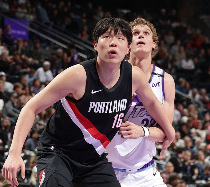 爱游戏官网-2014年季后赛火箭对开拓者第二场