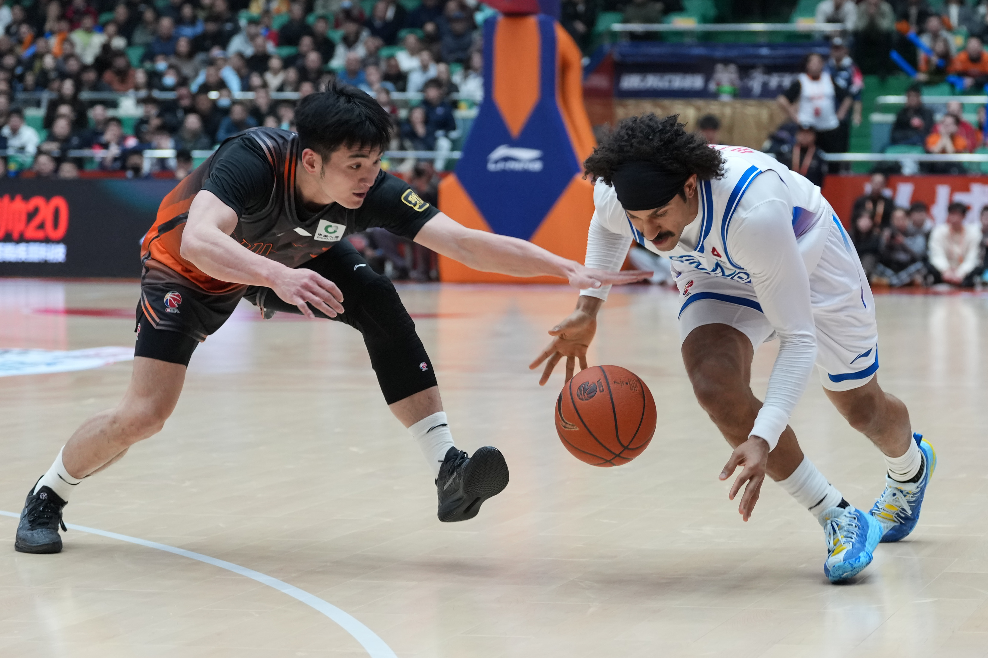 爱游戏-本菲卡手感冰凉备战葡超清晨山东男篮备战CBA常规赛，现场解说直呼：国际比赛日丹佛掘金主帅复盘