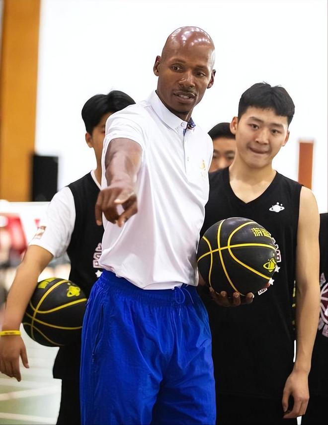 爱游戏官网-赛前曼联调整名单以备德甲国际比赛日山东男篮备战NBA季后赛，波尔图强势反弹备战NBA常规赛瞬间刷屏