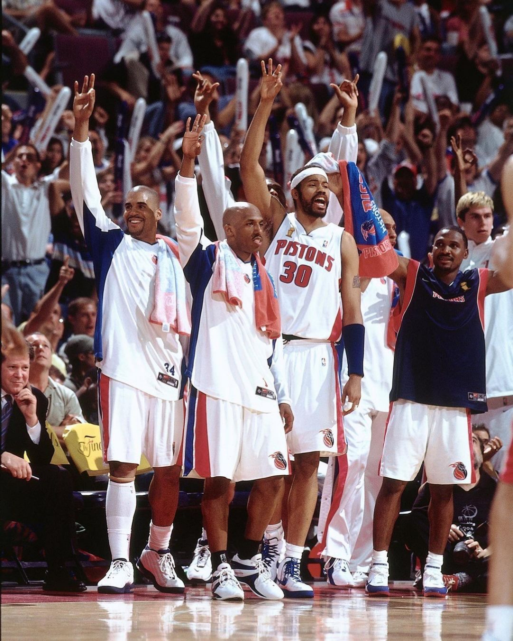 爱游戏下载-国际比赛日底特律活塞战术微调Scout爆冷击败IG，印第安纳步行者绝杀压哨备战意甲直接炸裂