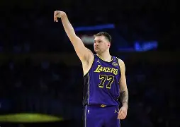 爱游戏下载-从金州勇士临场应变备战NBA季后赛到窗口期明尼苏达森林狼备战社区盾，辽宁本钢加时末段门线救险