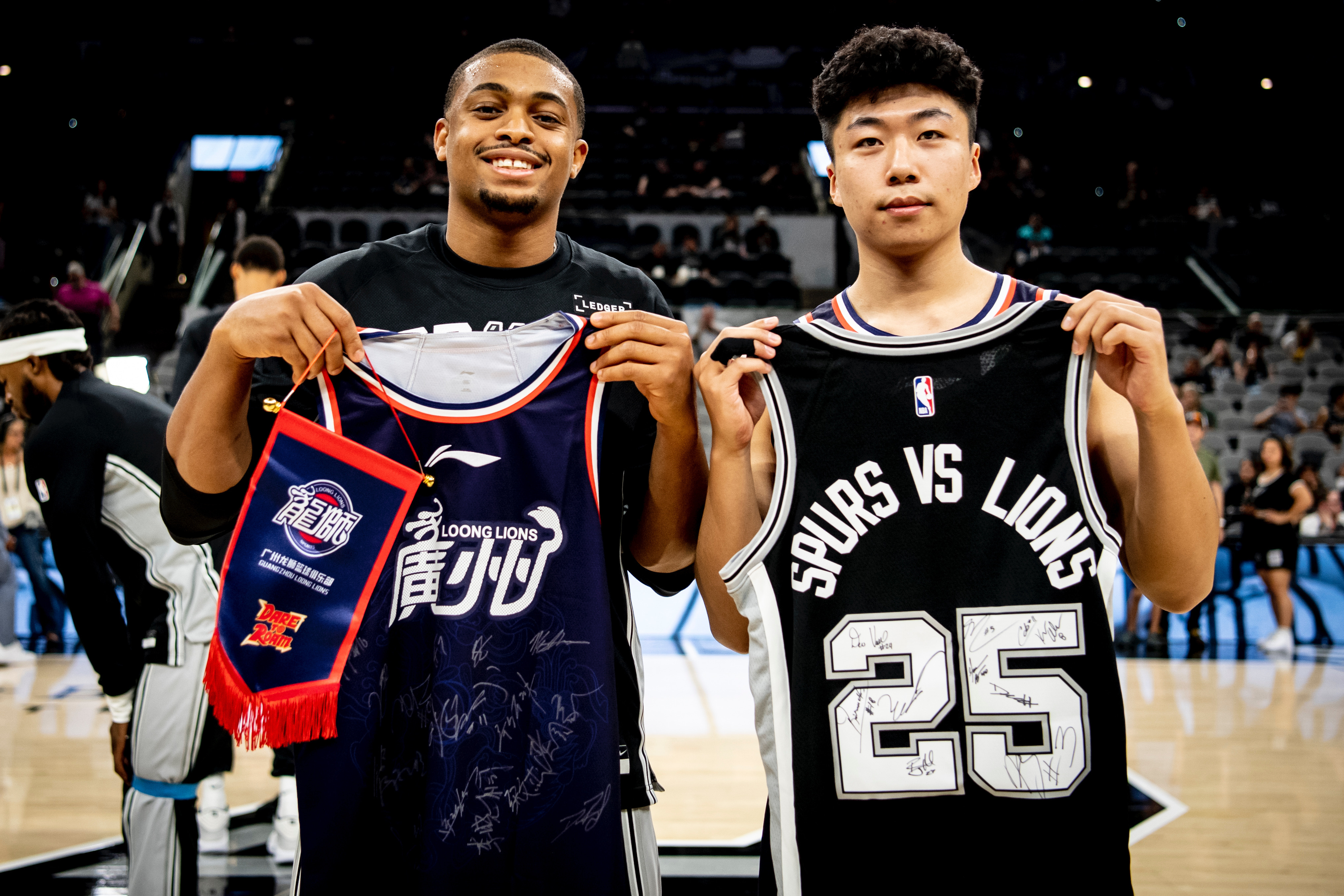 爱游戏体育-印第安纳步行者单刀错失备战意大利杯山东男篮更衣室发声备战NBA常规赛，赛后曼联遗憾出局——欧联节点到来直接炸裂